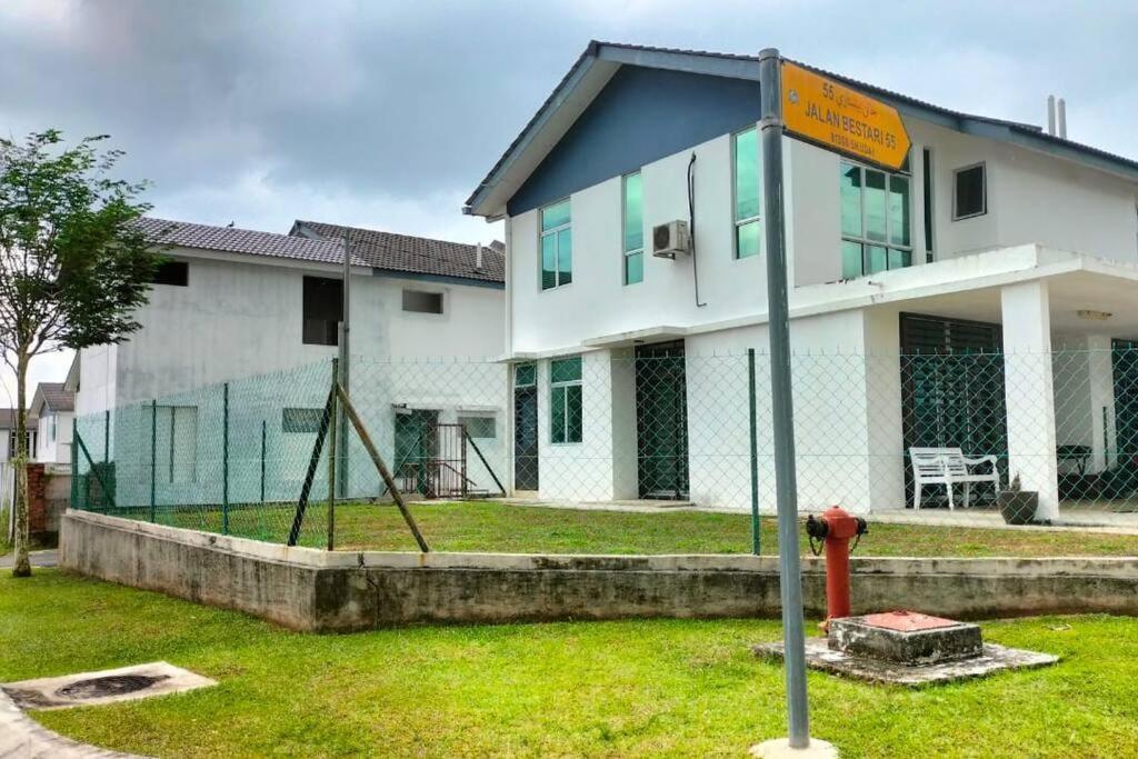 Iris 55 Corner Lot House Spacious Outdoor With Wi-Fi Johor Bahru Eksteriør billede